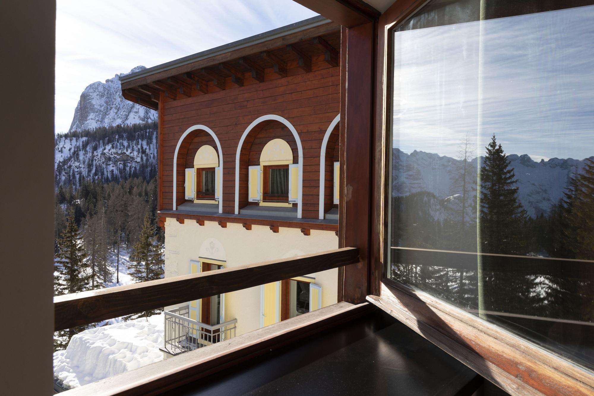 B&B Hotel Passo Tre Croci Cortina Кортина-д'Ампеццо Экстерьер фото